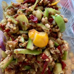 ตำกล้วยใส่มะยม