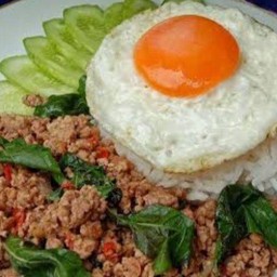 ข้าวกระเพราเนื้อสับ+ไข่ดาว