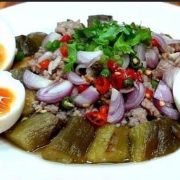 เจ๊ไก่ไส้กรอกอิสาน,หมูย่างจิ้มแจ่ว