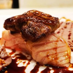 Salmon Top Foiegras Sushi/ซูชิแซลมอนท๊อปตับห่าน