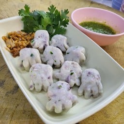 ลูกชิ้นปลาหมึกลวกจิ้ม