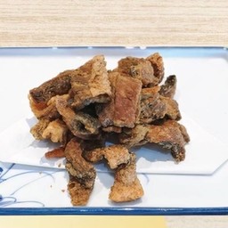 หนังปลาแซลมอนทอด /Salmon skin karage