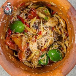 ตำหมี่ขาวปลาร้า กุ้งสด หมูยอ