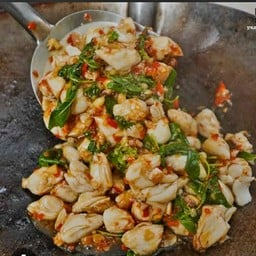 บ้านปูจัมโบ้ กะเพราปูก้อน-ข้าวผัดไข่ปู