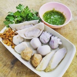เจ้าหลงลูกชิ้นปลา บางรัก