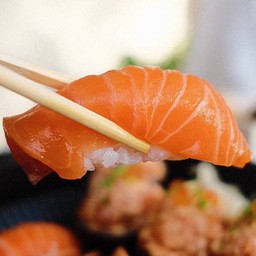Salmon Sushi/ซูชิปลาแซลมอน