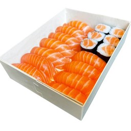 Salmon Nigiri Maki Set/ชุดซูชิและมากิแซลมอน