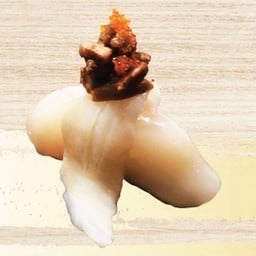 Hotate Engawa Foiegras Sushi/หอยเชลล์เอนกาหวะตับห่านซูชิ