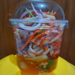 ยำเขย่ารวมมิตร ฟรีน้ำ สตอเบอรี่ 1แก้ว