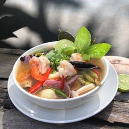 ต้มยำกุ้งน้ำใสใบกระเพรา