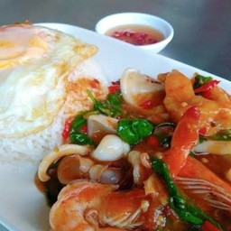 ข้าวกระเพราทะเลรวม+ไข่ดาว