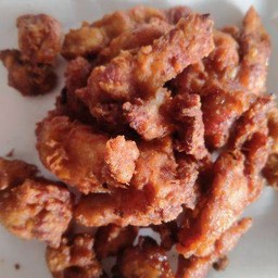 ข้าวหมูทอดน้ำจิ้มแจ๋ว