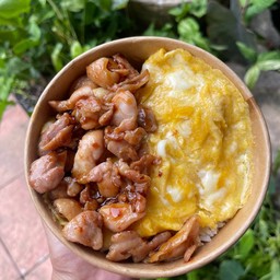 ข้าวหน้าไข่ข้นเทอริยากิ (ไม่เผ็ด) (ระบุเนื้ิอสัตว์)