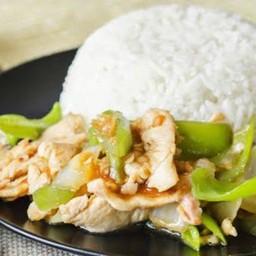 ข้าวไก่ผัดพริกหยวก