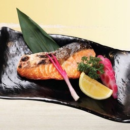 ปลาแซลมอนย่าง เกลือ/Salmon Yaki shio