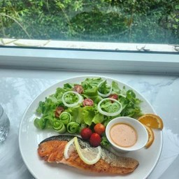 สลัด แซลมอนย่าง