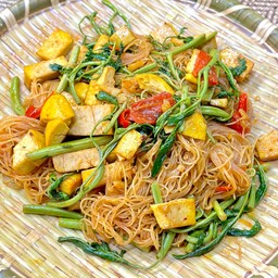 หมี่กระเฉดเต้าหู้