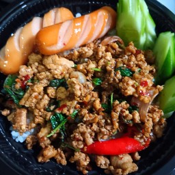 ข้าวกะเพราหมูสับ+ไส้กรอกทอด