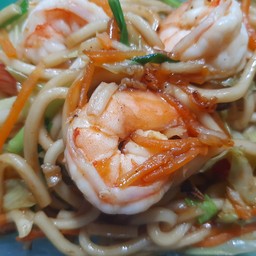 ผัดยากิโซบะกุ้ง