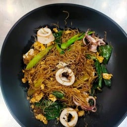 หมี่ผัดซีอิ้วปลาหมึก