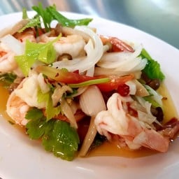 ยำเห็ดรวมกุ้งสด