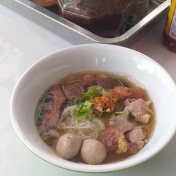 ก๋วยเตี๋ยวยายฉวี