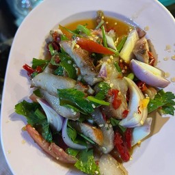 ยำคอหมูย่าง