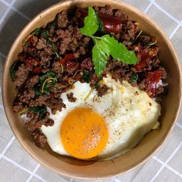 มีเรื่องเล่า (กระเพราพริกแห้ง-ลูกชิ้นทอด ข้าวโพดคลุกเนย) มน.