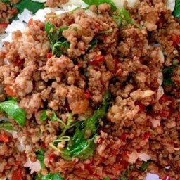 กระเพราหมูสับเป็นกับข้าว