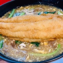 เส้นใหญ่ราดหน้าปลา