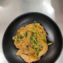 หมี่ผัดกระเฉดหมู