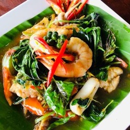 ผัดฉ่ารวมมิตรทะเล(สูตรของทางร้าน)