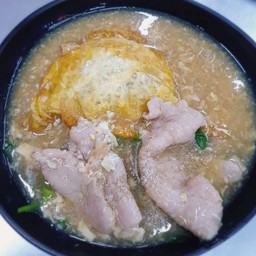 เส้นใหญ่ห่อไข่ราดหน้าหมู