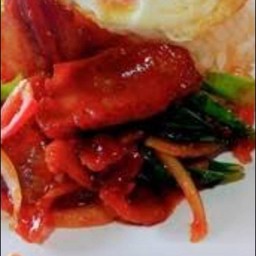 ข้าวเนื้อแดงไข่ดาว