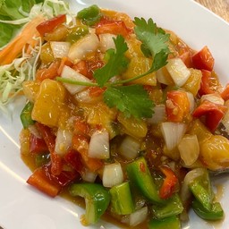 ปลากระพงราดพริก3รส (เป็นตัว)