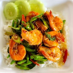 ผัดพริกแกงกุ้งราดข้าว