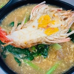 เส้นหมี่ราดหน้ากุ้งแม่น้ำ