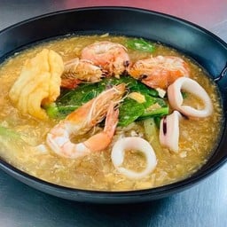 เส้นใหญ่ราดหน้าทะเล