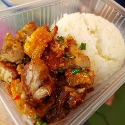 ข้าวหมูกรอบคั่ว พริกเกลือ