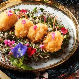 ยำหอยเชลล์ทอดสมุนไพรงาหอม