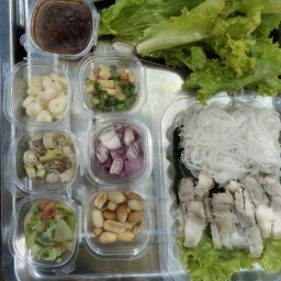 ตี๋โต้ น้ำตก คอหมูย่าง