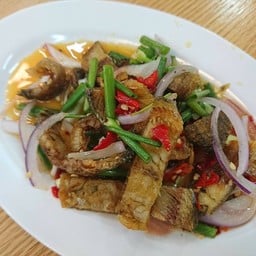 ยำปลาสลิด