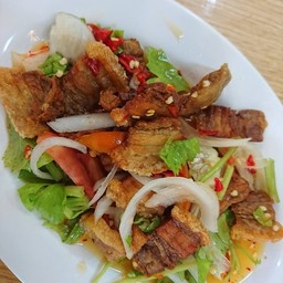 ยำหมูกรอบ