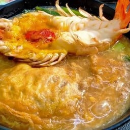 เส้นหมี่ห่อไข่ราดหน้ากุ้งแม่น้ำ