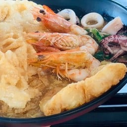 ราดหน้าเส้นใหญ่ทอดทะเล