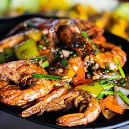 กุ้งแม่น้ำผัดพริกไทยดำ