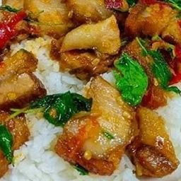 ข้าวกระเพราหมูกรอบ