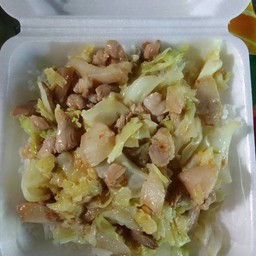 ข้าวราดผัดกะหล่ำปีหมูสามชั้น