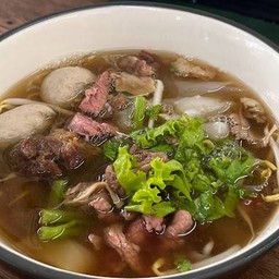 เส้นใหญ่ พิเศษ