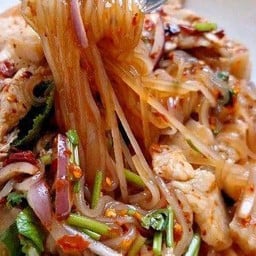 ยำเส้นเล็กหมูชิ้น